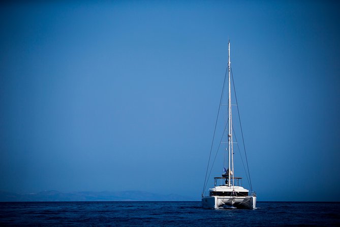 Beautiful Day Catamaran Caldera Cruise incl. Meal & Drinks - BBQ Lunch and Drinks: What You Really Get On Board