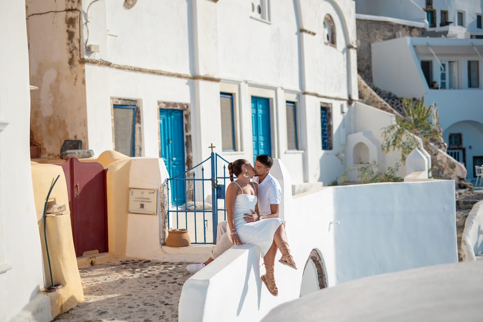 Oia: Couple photoshoot with 30 edited Photos - Oia in a Hurry: Why This Photoshoot Works