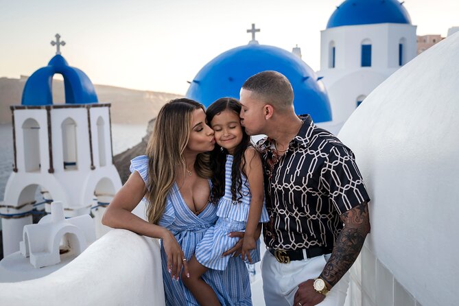 Photoshoot in Santorini Oia - A 30-minute Oia session built around good light