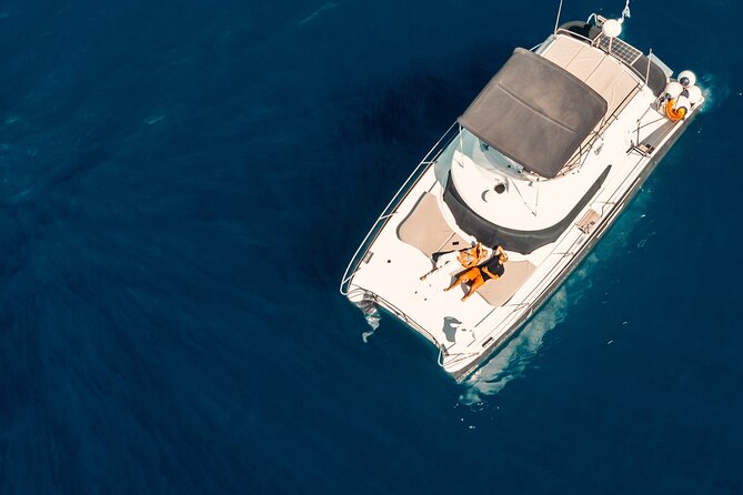 Private Caldera Cruise with Power Catamaran ENJOY incl. Meal & Drinks - Why this power catamaran cruise feels like the right kind of Santorini
