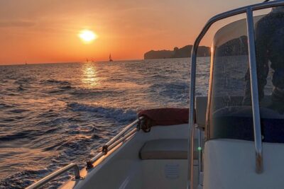 Rent a Boat in Santorini without a License - License-free training: how you’ll get ready fast