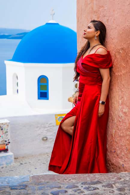 Santorini: 40-Minute Oia Photoshoot - Why a 40-minute Oia shoot beats playing photographer yourself