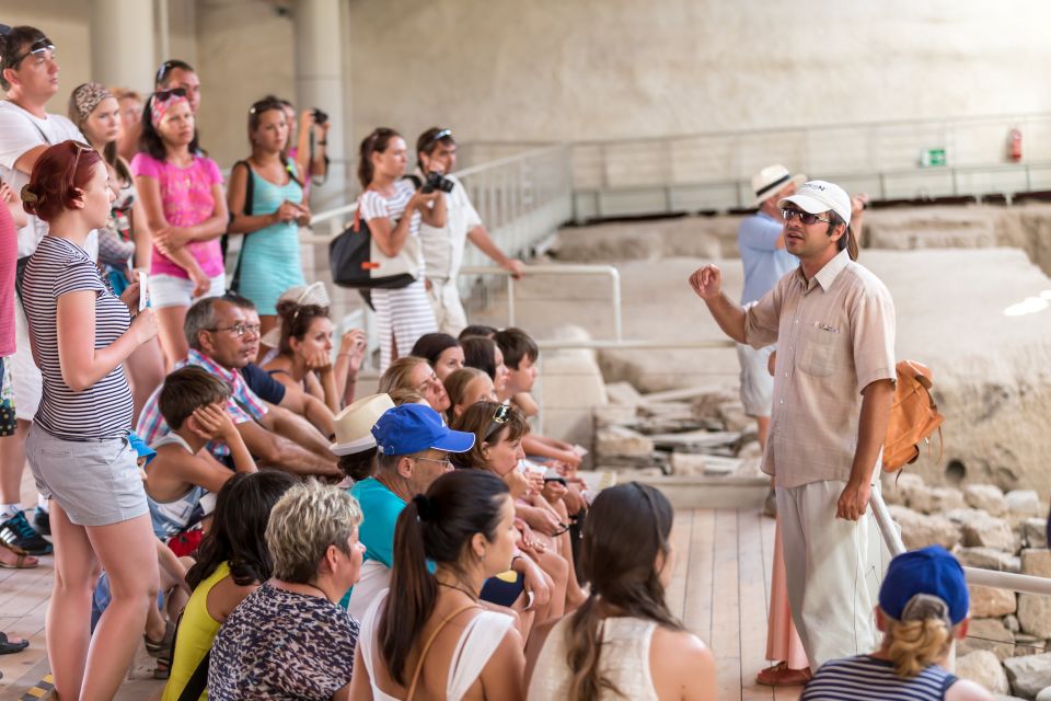 Santorini: Akrotiri Prehistoric City Guided Walking Tour - The 1.5-Hour Guided Walk: What Happens When You Arrive