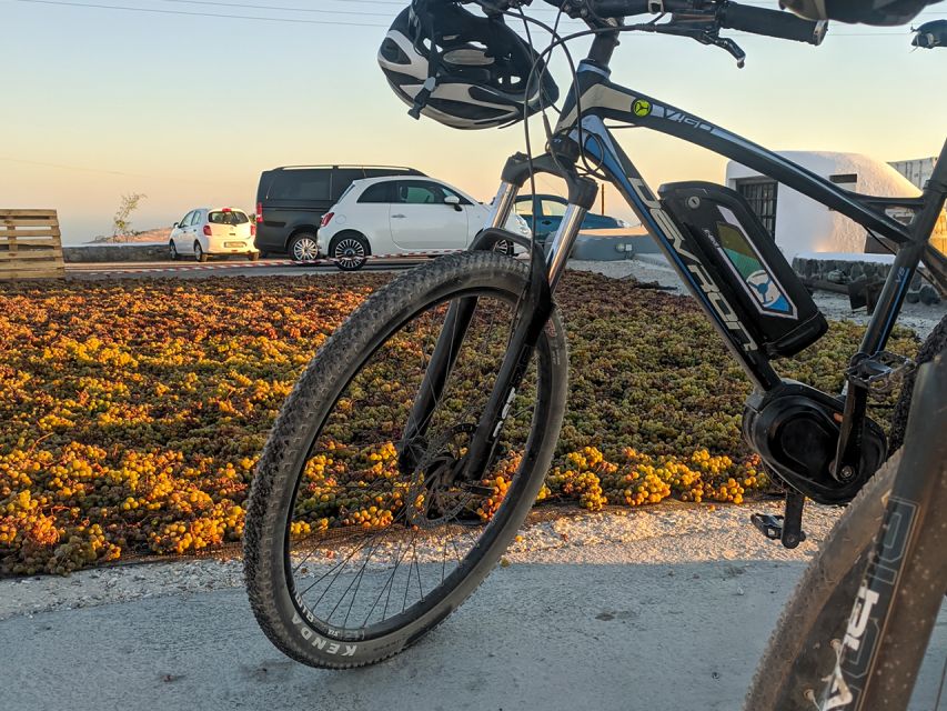 Santorini: Around the Island by Electric Bike - Guides and group size: the small-group advantage