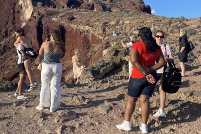 Santorini ATV Highlights Tour: Oia, Viewpoints & Volcanic Beaches - Oia First: How the Tour Handles the Caldera Chaos