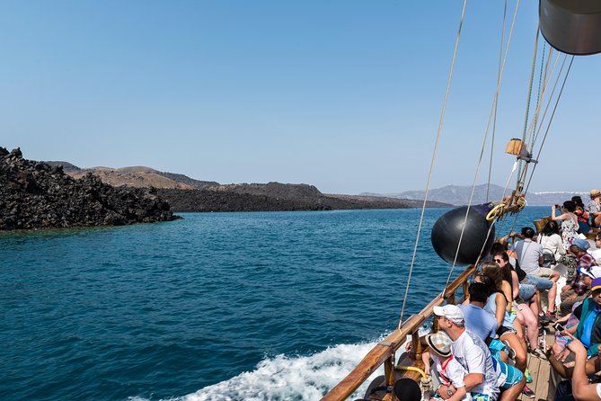 Santorini Caldera Cruise Tour (Volcano, Hot Springs, Thirassia) - Crowds and guide audio: how to make the volcano story land