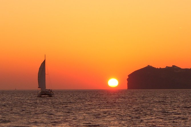 Santorini Caldera Sailing Tour with BBQ Lunch and Drinks - What to bring (and what to double-check)