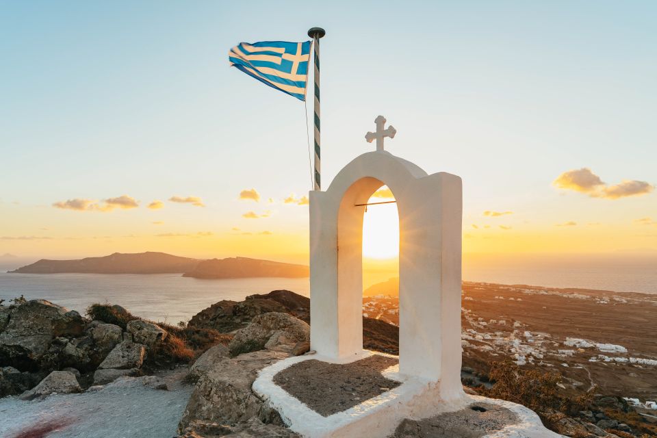 Santorini: Caldera Trail Guided Hike and Sunset Viewing - Why the caldera rim hike feels different on Santorini