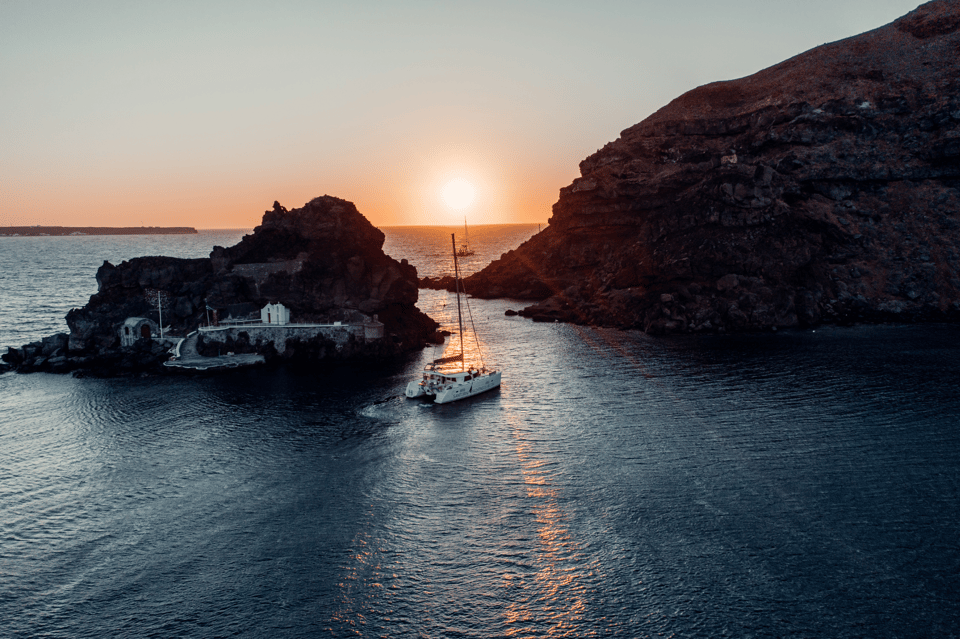 Santorini: Catamaran Caldera Cruise with Meal and Drinks - Getting On Board: Transfers, English Hosts, and a Manageable Group