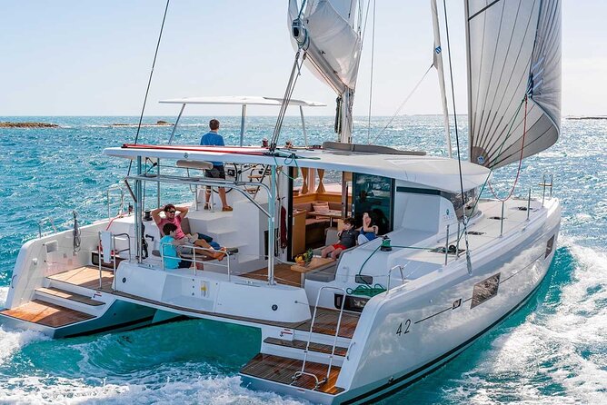Santorini Catamaran Cruise with Greek Meal, Open-Bar and Sunset - The Greek meal and open bar: what’s actually included