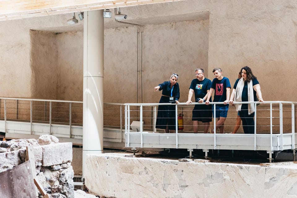 Santorini: Experience Akrotiri with a Licensed Tour Guide - Atlantis Theories and the 1600 BC Context