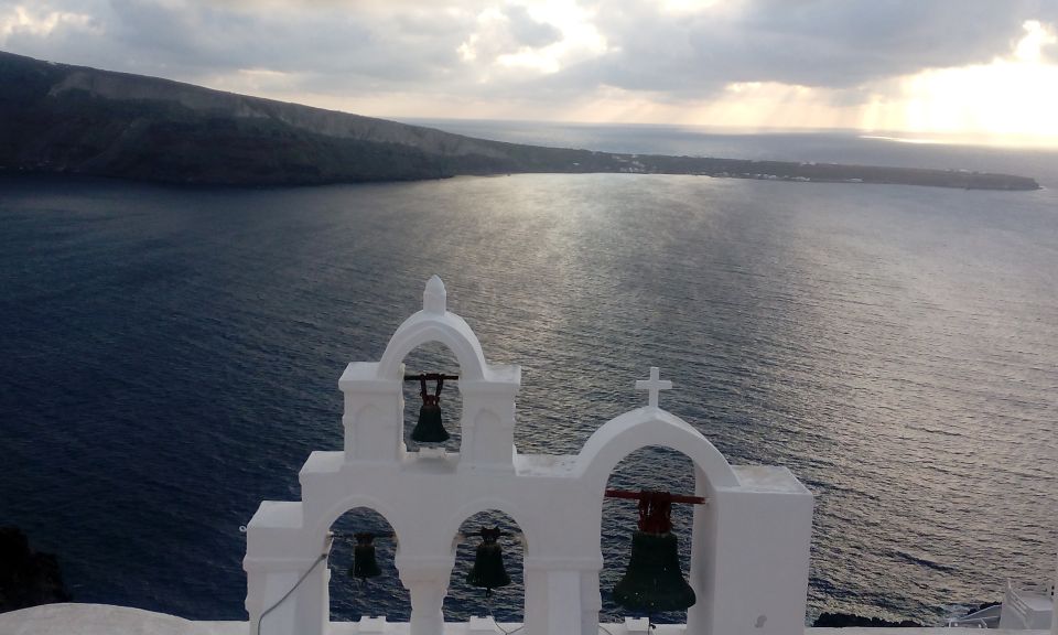 Santorini: Half-Day Sightseeing Tour with Hotel Pickup - Firostefani and Imerovígli: the volcano edge with room to breathe