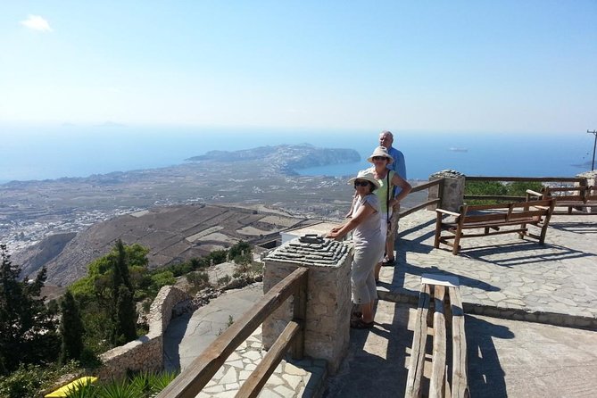 Santorini Island Private Custom Tour in Half or Full Day - Akrotiri ruins plus Emporio windmills and the lighthouse