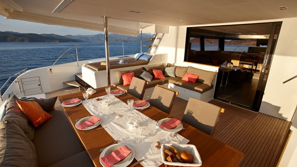 Santorini: Luxurious Catamaran Cruise with Meal & Open Bar - Key highlights worth planning around