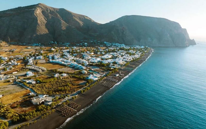 Santorini: Private Guided Sightseeing Day Tour - Guides are the product here: history, humor, and photo help