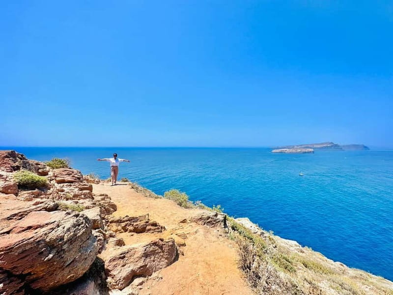 Santorini: Private Guided Sightseeing Day Tour - Price and value: what $124 per person buys you in real time
