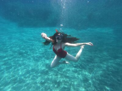 Santorini: Sea Caves Kayak Trip with Snorkeling and Picnic - Getting to the Start: Pickup Timing and What the First Hour Feels Like