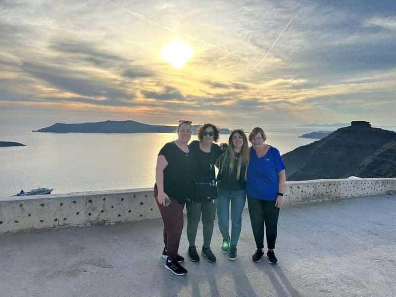 Santorini: Small Group Sightseeing Tour with a Local Guide - Who this Santorini tour suits best