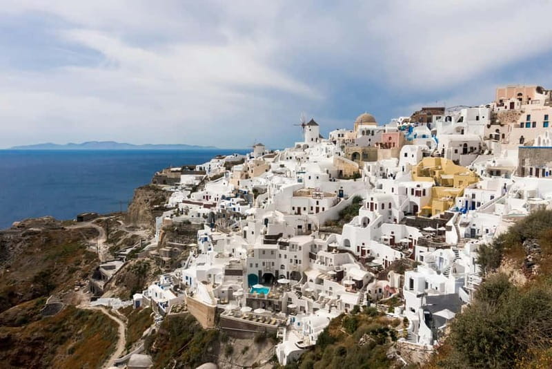 Santorini: Small Group Sightseeing Tour with a Local Guide - Oia in 70 minutes: views, architecture, and photo angles without panic