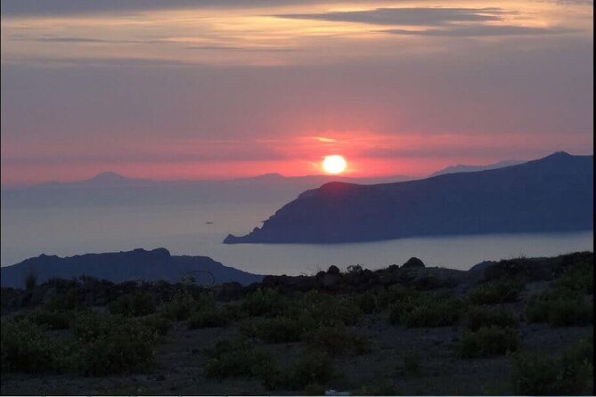 Santorini Sunset Wine Tour with Santo Winery Views - Gaia Winery: keep the tasting moving, but don’t feel rushed