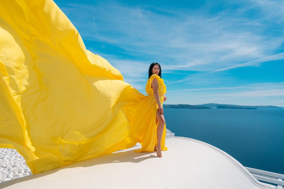 Santorini: Unique Flying Dress Photoshoot Experience - Your 1-hour schedule: meet, shoot, move on