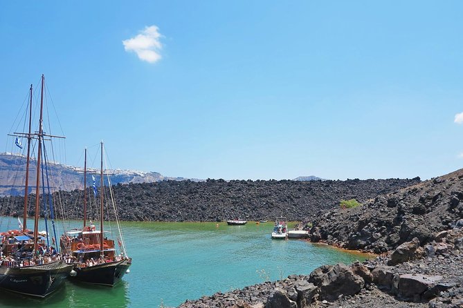 Santorini Volcanic Islands Cruise: Volcano, Hot Springs and Thirassia - Port meeting point and pickup: how not to lose time (or buses)