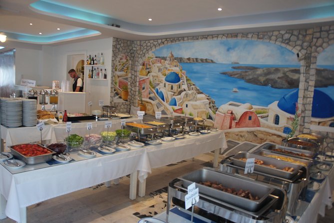 Traditional Greek Night live Music & Dinner Show in Santorini - Getting there in Kamari: meeting point and transport without pickup